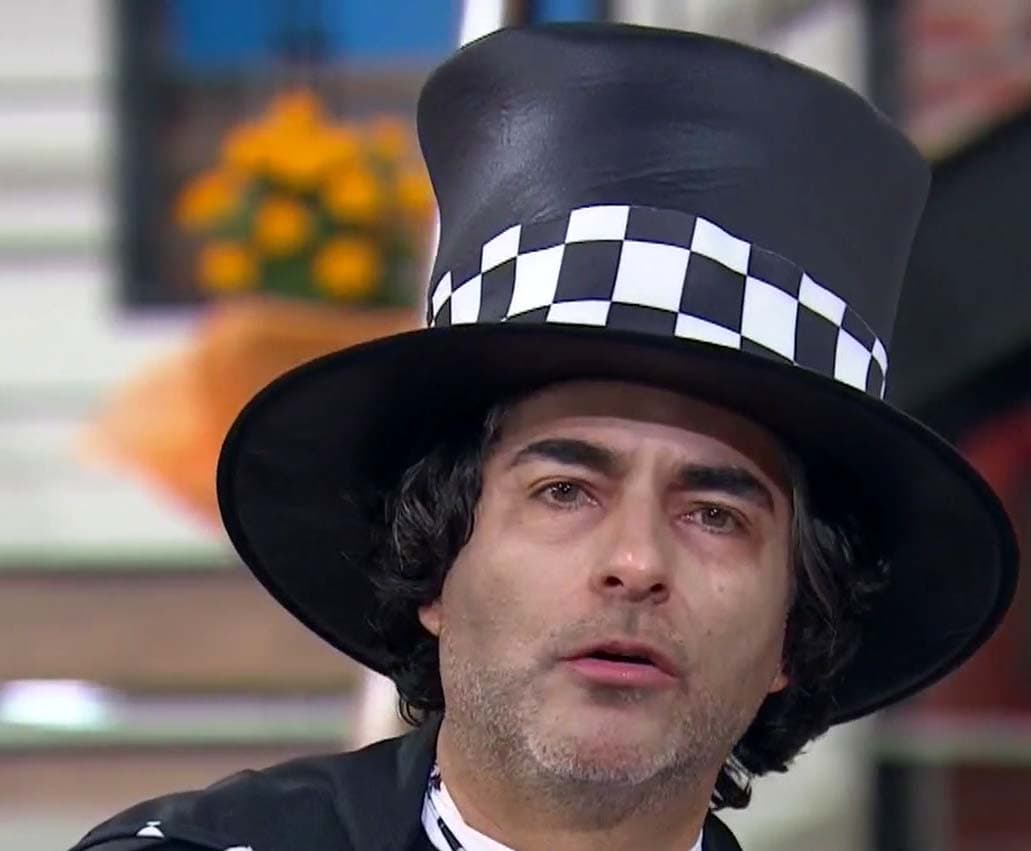 A 
<b>Raúl Araiza</b> el disfraz de Sombrerero Loco de Alicia en el Pais de las Maravillas, le quedo como anillo al dedo.