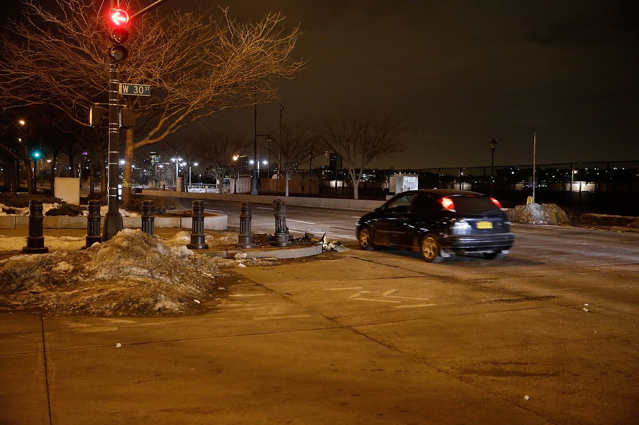 Dar una vuelta ilegal (menos un punto).