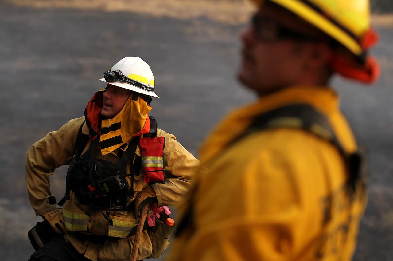 No respetar a un policía de tránsito o a un oficial de bomberos (menos un punto).