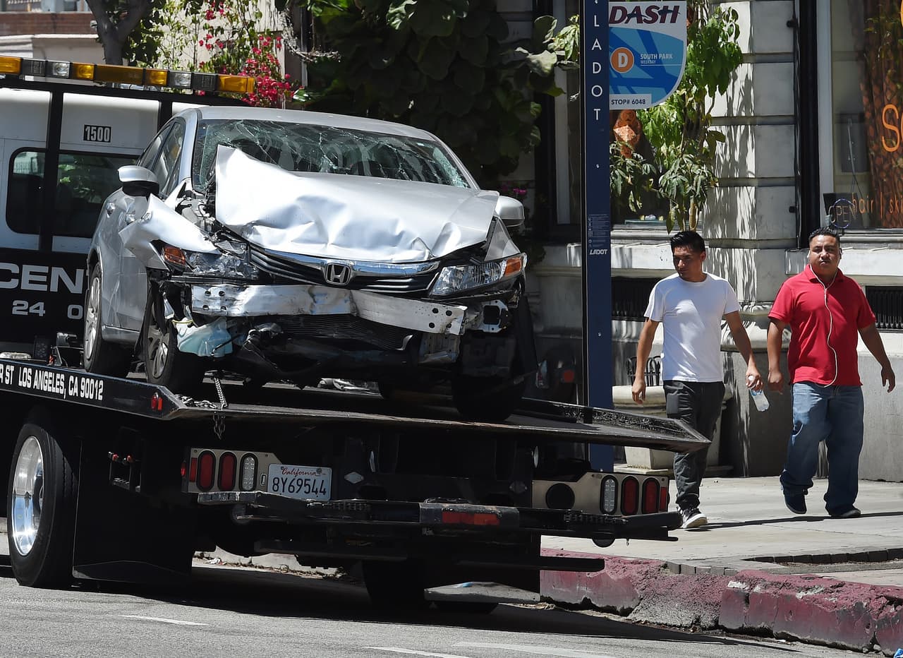 Beber mientras manejas (menos un punto).