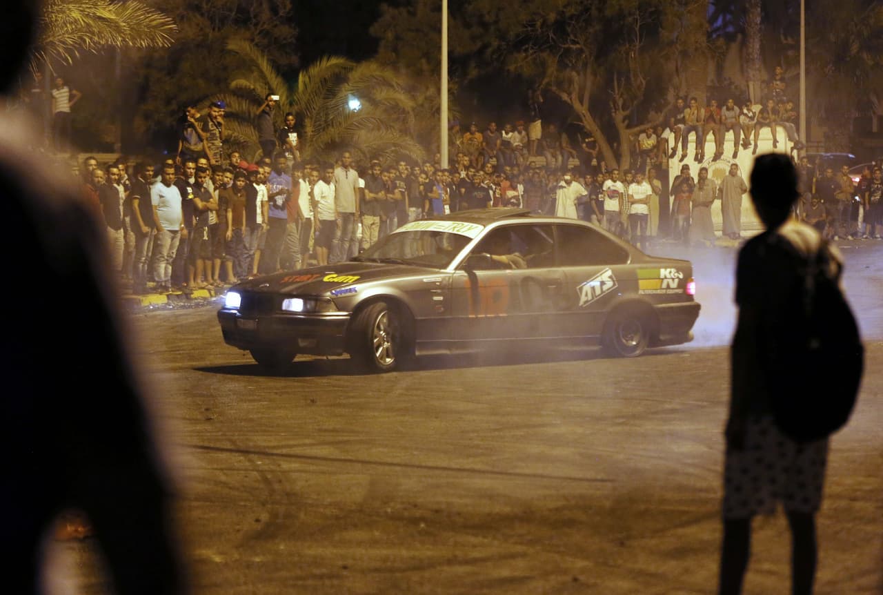 Practicar carreras clandestinas (menos dos puntos).