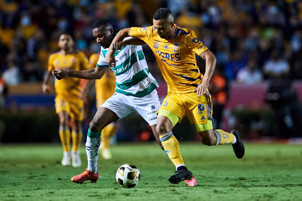 Carlos Salcedo fue el héroe de Tigres al marcar el gol que les dio la victoria sobre Santos y el pase a Semifinal.