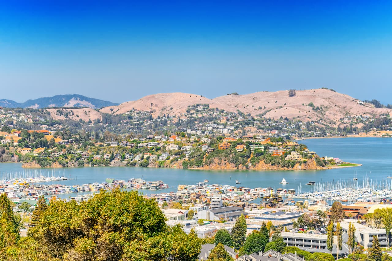 <h2 class="cms-H2-H2"><b>2. Condado de Marin</b></h2>
<br>Índice de felicidad: 7.40
<br>
<br>Se ubica en el norte de California cerca del Área de la Bahía. Según la Oficina del Censo de los Estados Unidos, la población del condado es de 262.321 habitantes. La sede del condado es San Rafael.