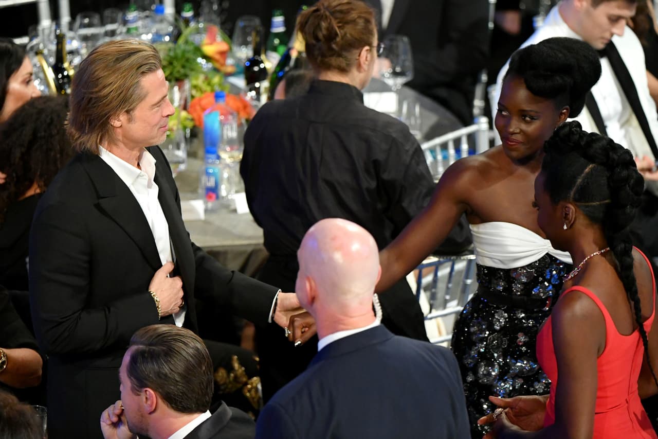 Sin embargo, este domingo, más allá de su encuentro detrás del escenario, Brad Pitt no le prestó mayor atención a su ex. Parecía 
<b>cautivado con la actriz Lupita Nyong'o</b>.