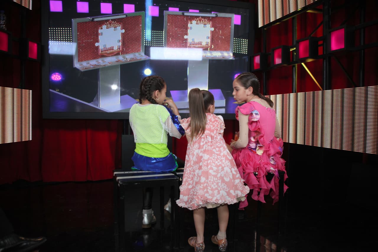 Pues en backstage ven los performances de sus contrincantes.