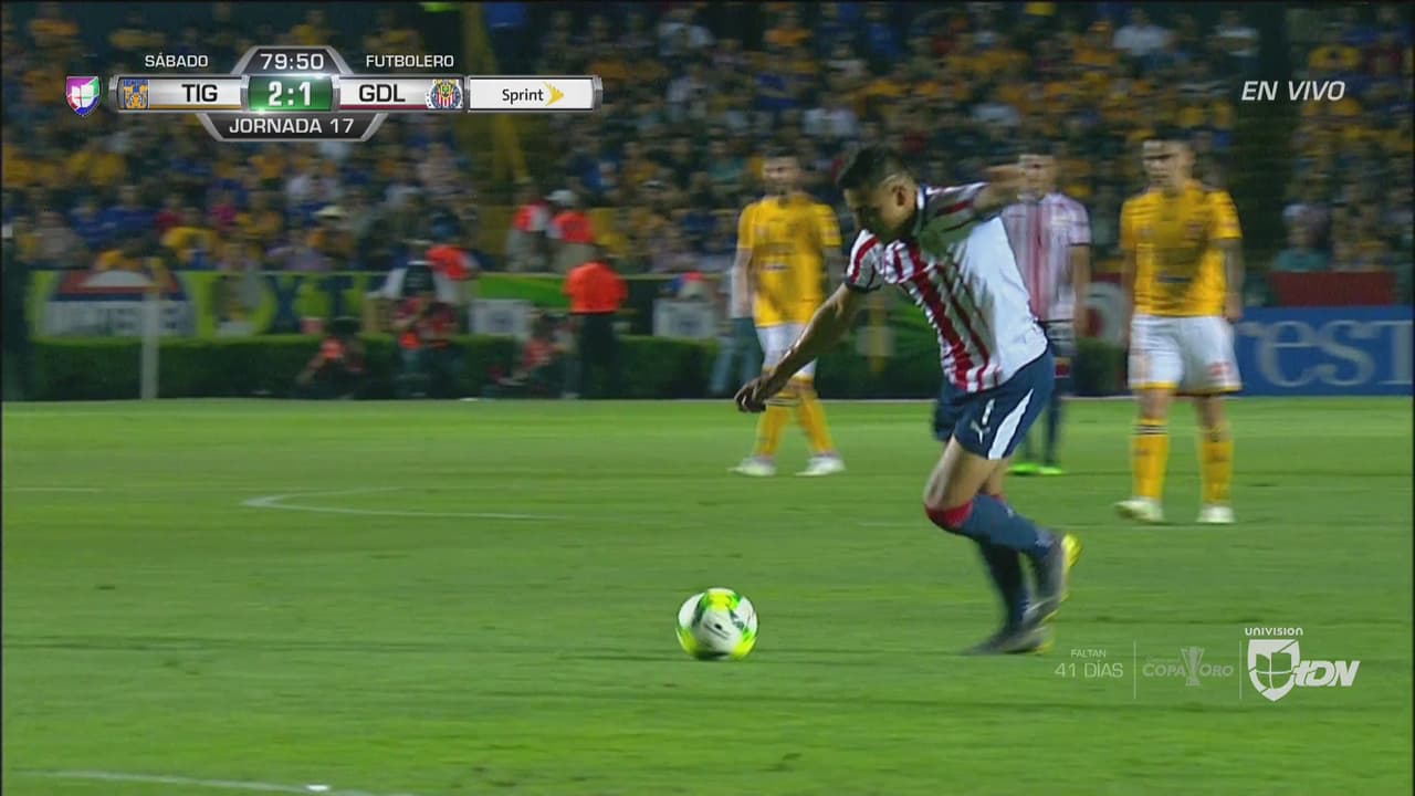 ¡Pongan la repetición! Golazo de Alexis Vega