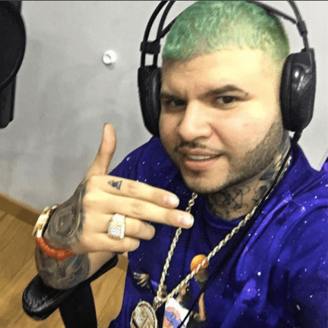 ¿De qué color tendrá el pelo Farruko para recibir el 2017?