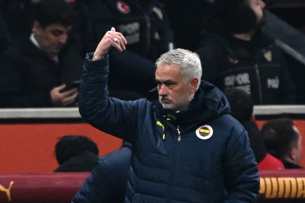 Mourinho sancionado con cuatro partidos por declaraciones racistas
