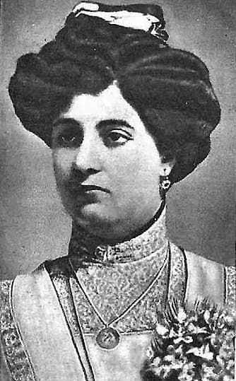 In the 1930s a wealthy philanthropist, Rosalía Abreu Arencibia, won global recognition for pioneering work in the study of chimps in captivity. A friend of President Theodore Roosevelt, Abreu studied in the United States and she was famous for holding poetry readings and concerts at her home Quinta Las Delicias, a gothic-style castle in Havana, also known as the "Monkey Farm."
