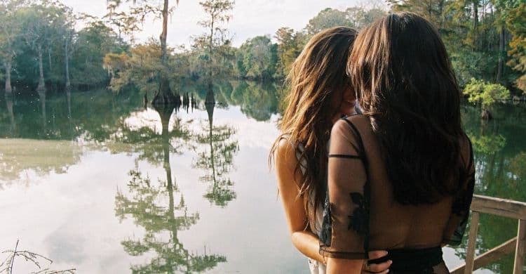 Las chicas aún no confirman nada publicamente. Sin embargo, las fotos que han compartido en redes sociales confirmarían el romance.