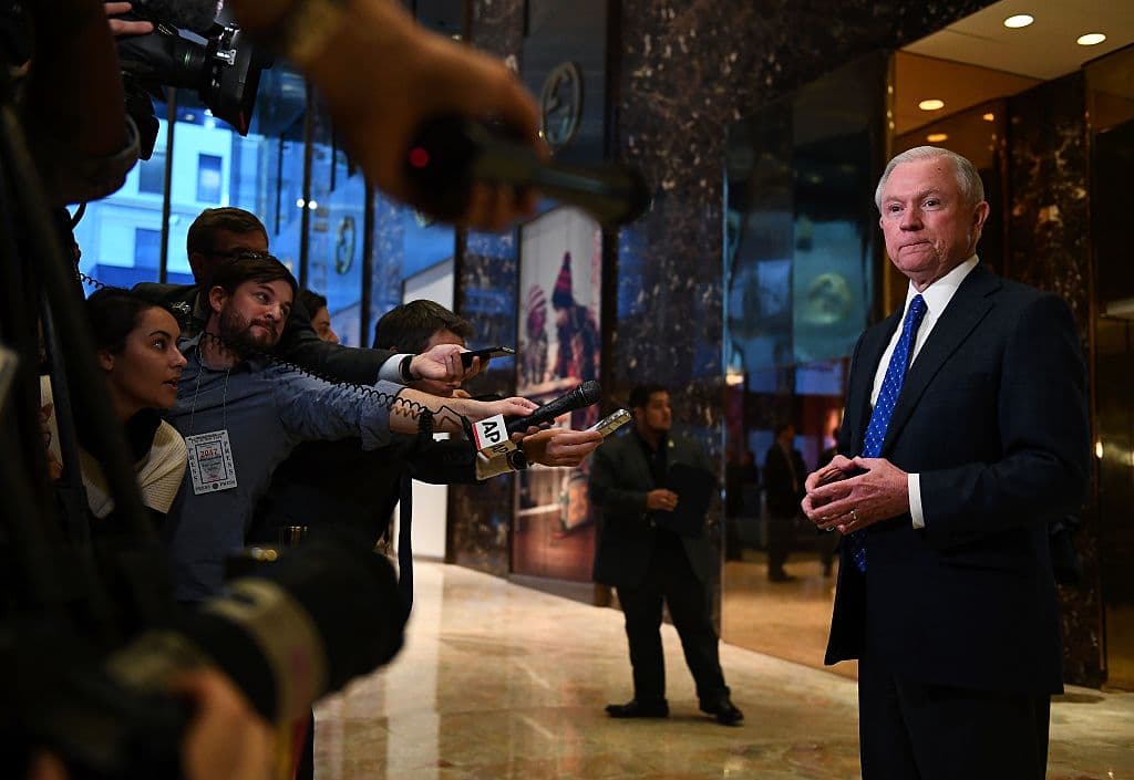 Más de 1,000 profesores de derecho piden al Senado rechazar la nominación de Jeff Sessions como nuevo fiscal general