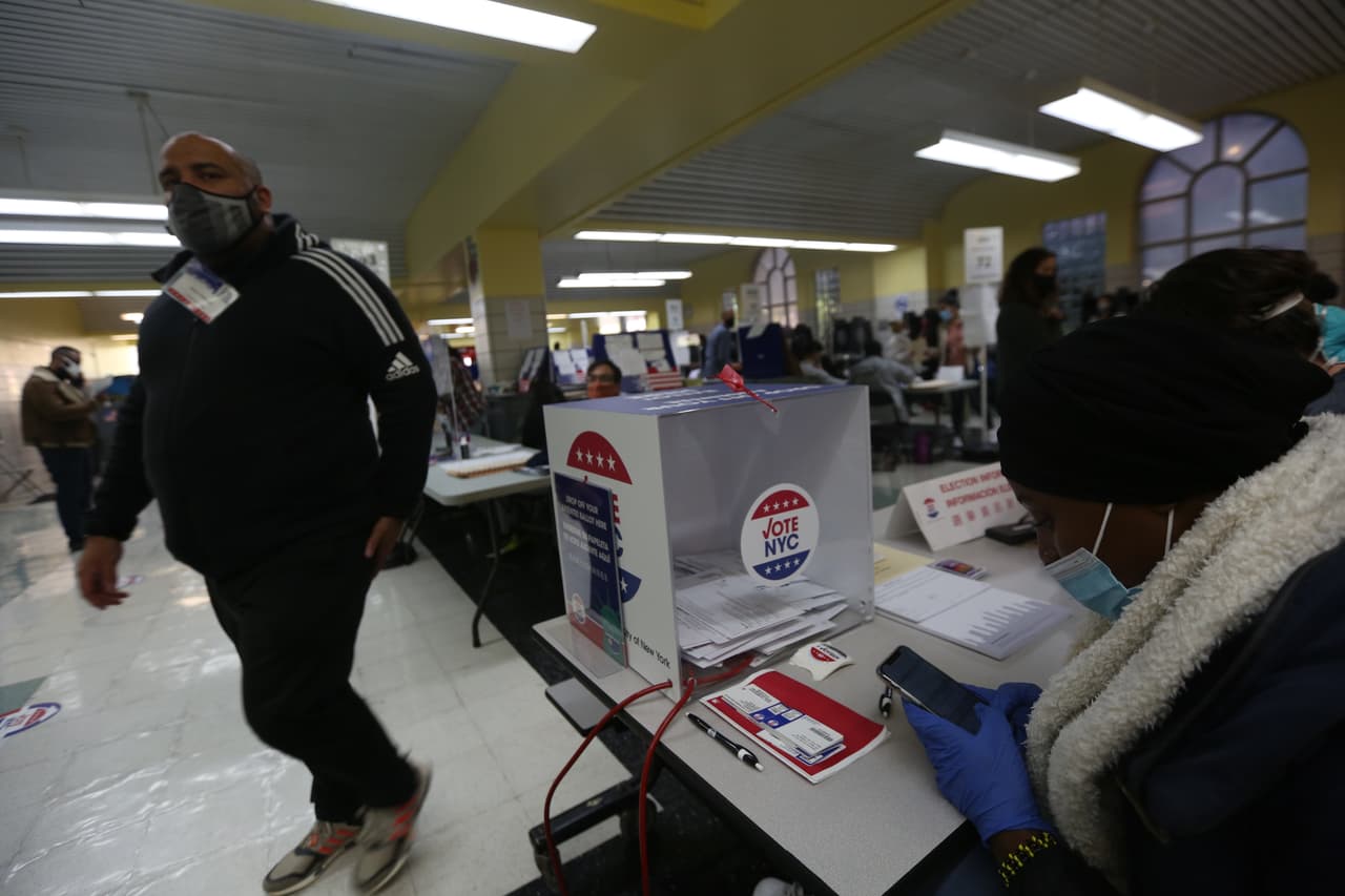 Centro de votación en la Calle 174 Oeste en Alto Manhattan no tenia casi fila durante el día.