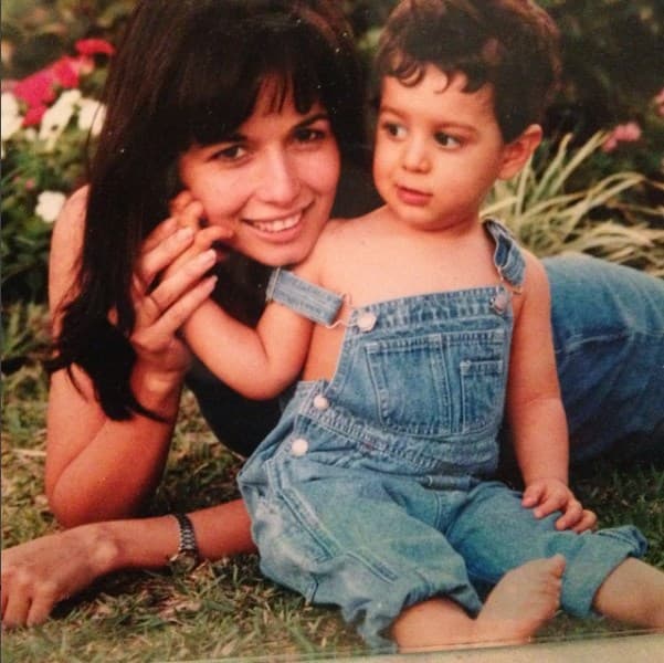 Con su hijo menor, Harold Emmanuel.