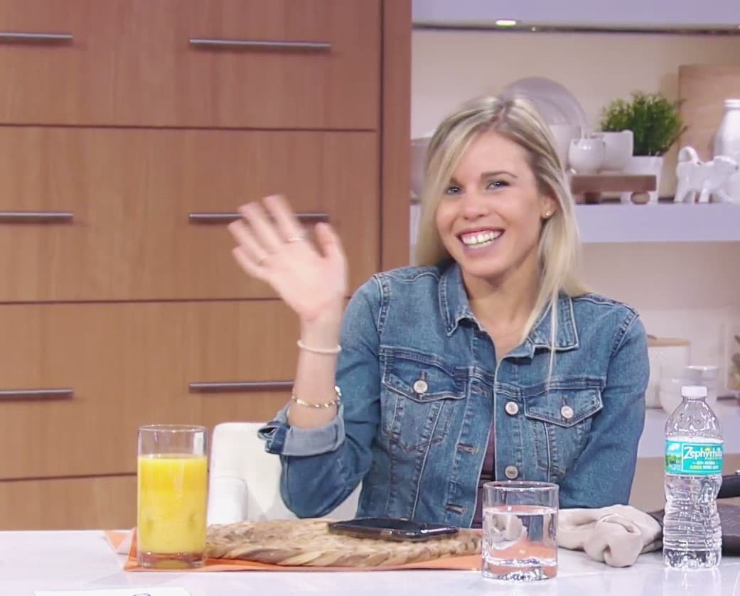 Pero Carlos Calderón no llegó solo a nuestros estudios, su novia lo acompañó en sus primeras aventuras a su regreso al show.