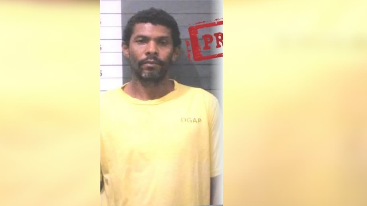 Un padre es acusado de violar y embarazar a su hija: la llevó a una cárcel privada para ocultar su estado