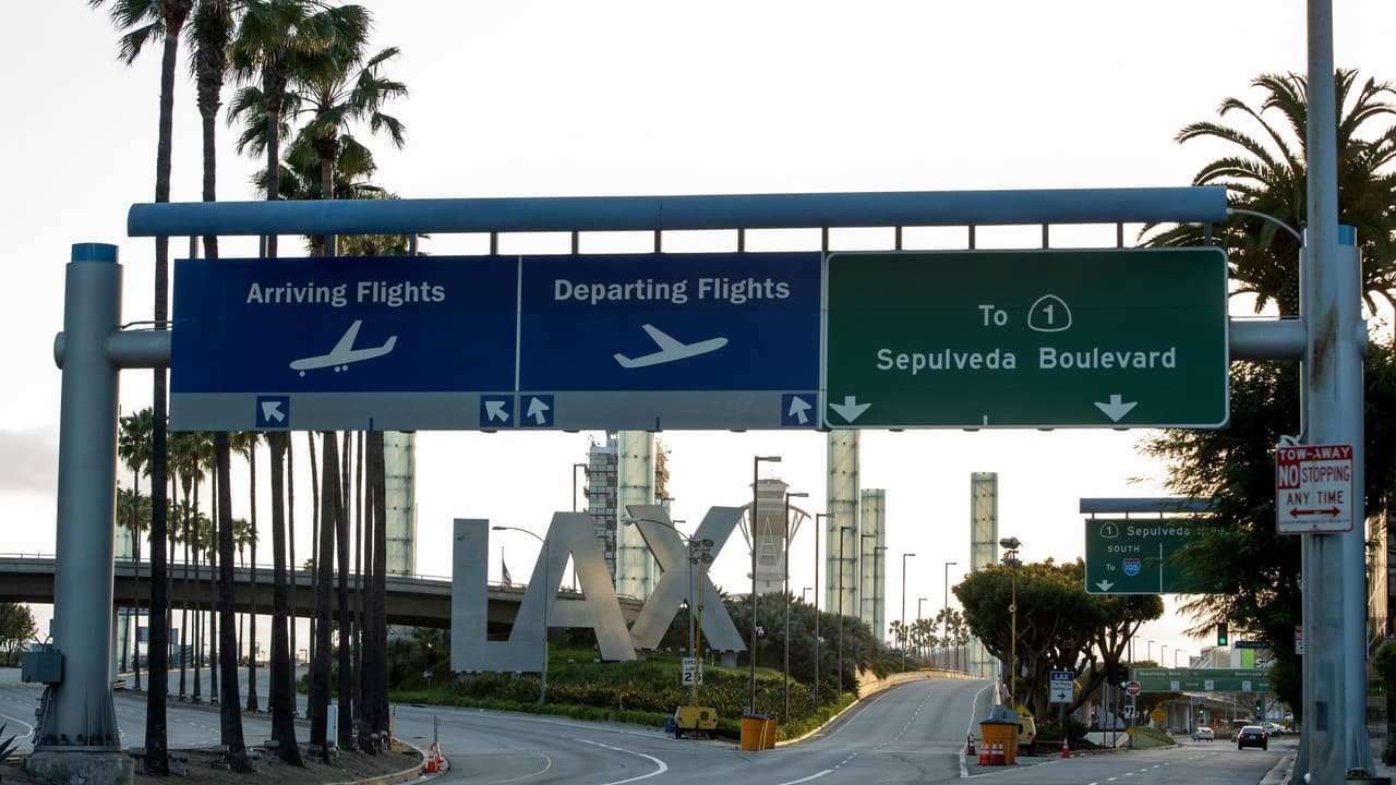 Cuando las regiones sea catalogadas bajo el pedido regional de quedarse en casa, las autoridades locales deben solicitar a sus residentes que se queden en casa y eviten todos los viajes.