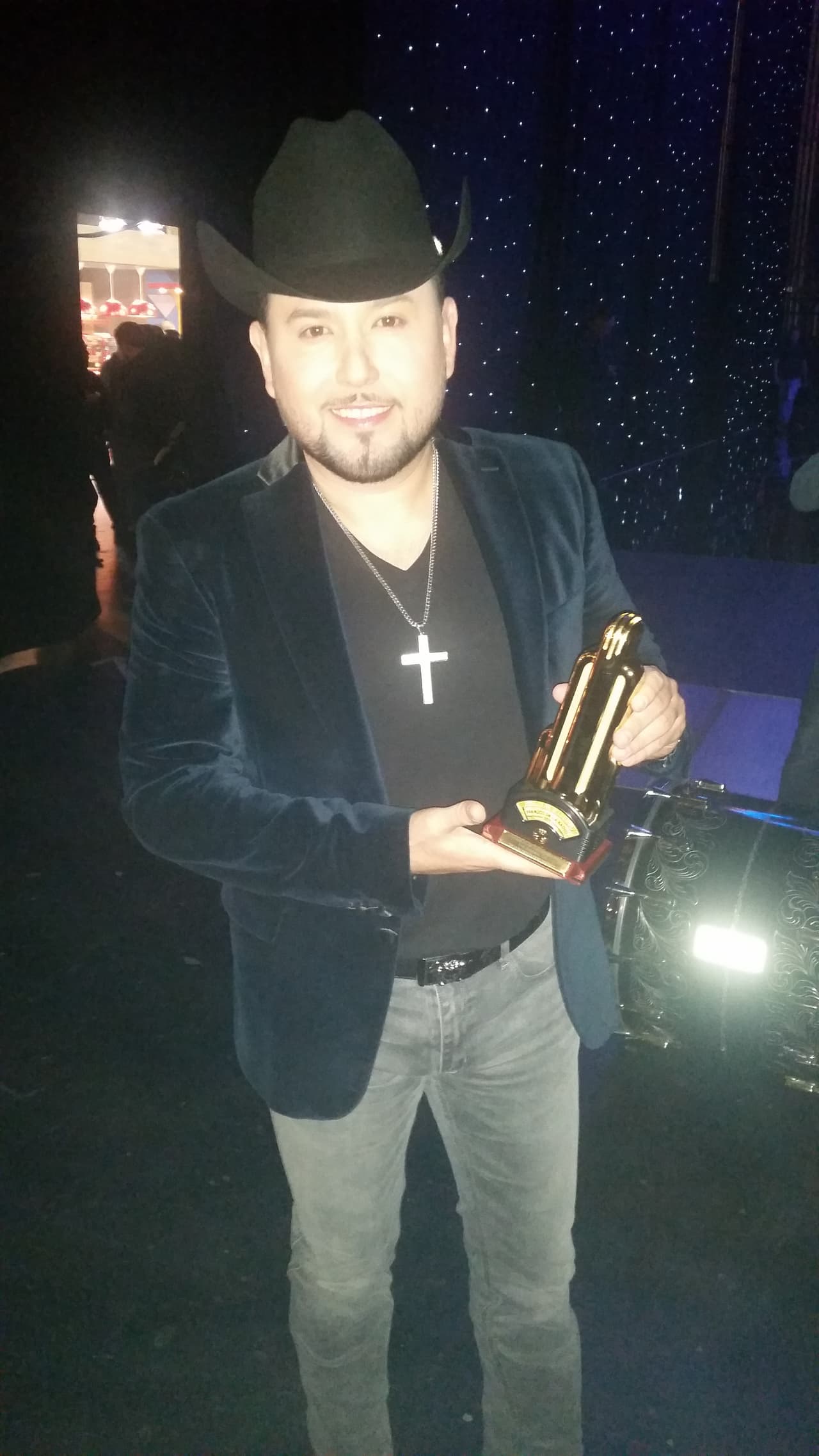 Esta ceremonia reconoce a los más sonados en la radio.