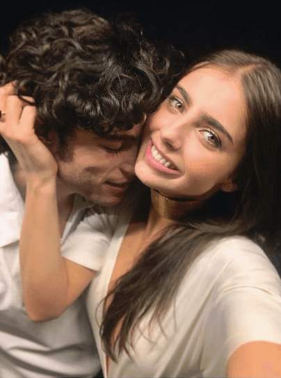 <b>Michelle y Danilo respetan el tiempo que fueron novios</b>
<br>A pesar de pasar tiempo juntos, ambos han declarado que
<a href="https://www.univision.com/famosos/danilo-carrera-explico-que-espera-del-amor-ahora-que-esta-soltero-tras-ruptura-con-michelle-renaud">se encuentran solteros</a> pero felices de lo que vivieron en pareja.