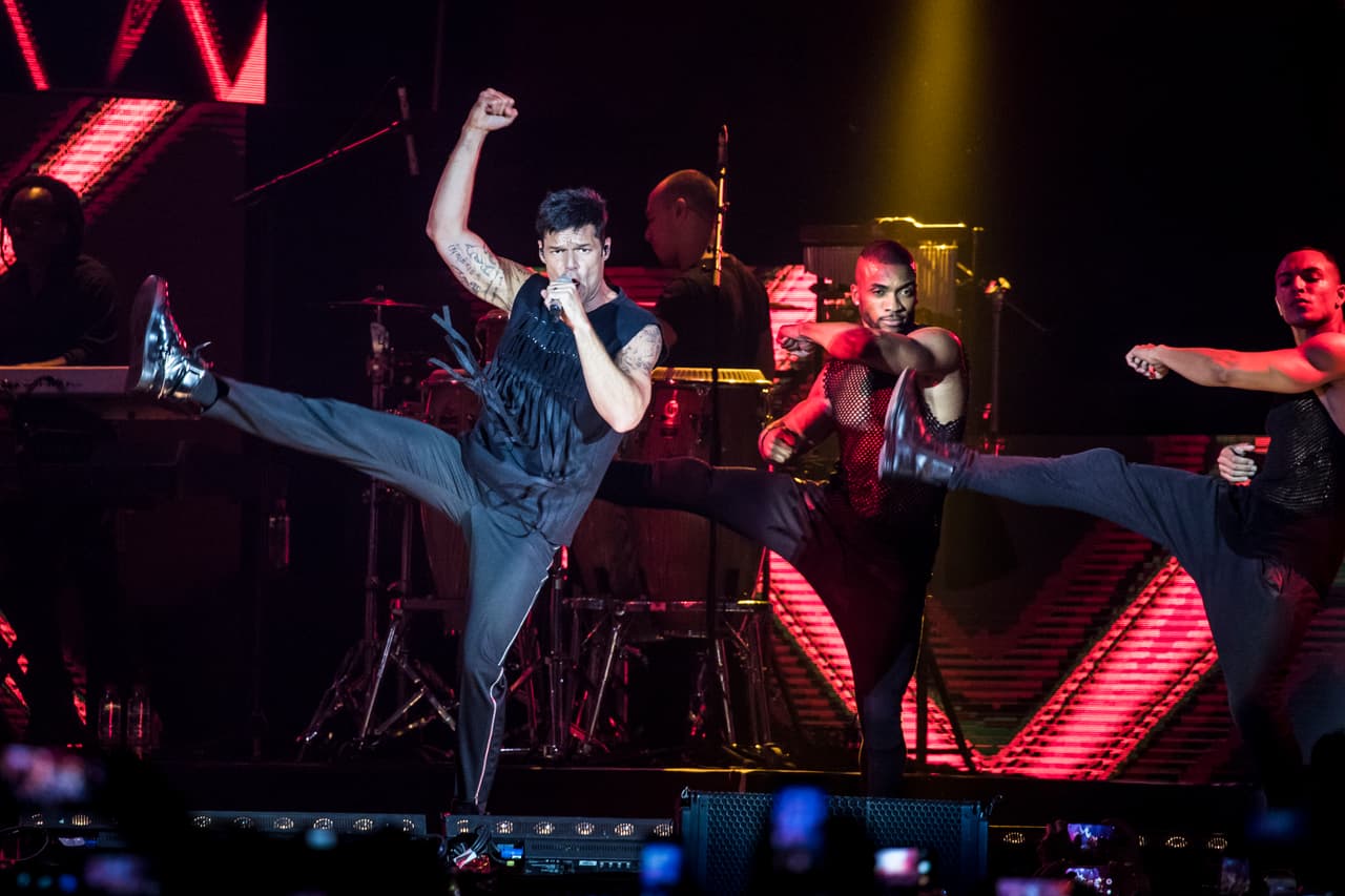 Próximo a casarse Enrique Martín Morales, conocido como Ricky Martin, inició su carrera musical a mediados de la década de los 80, como vocalista de un grupo juvenil Menudo. El próximo 24 de diciembre cumplirá 45.