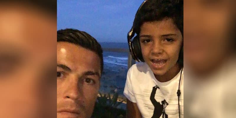 Hijo de Cristiano Ronaldo alborota las redes cantando canción de Nicky Jam