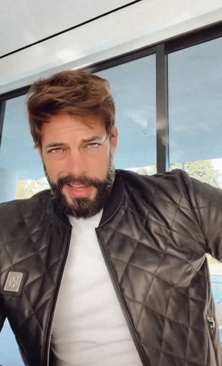 Sin embargo, minutos después aparentemente el texto desapareció. Más tarde, el actor publicó que iniciaba un "nuevo capítulo en su vida".
<br>