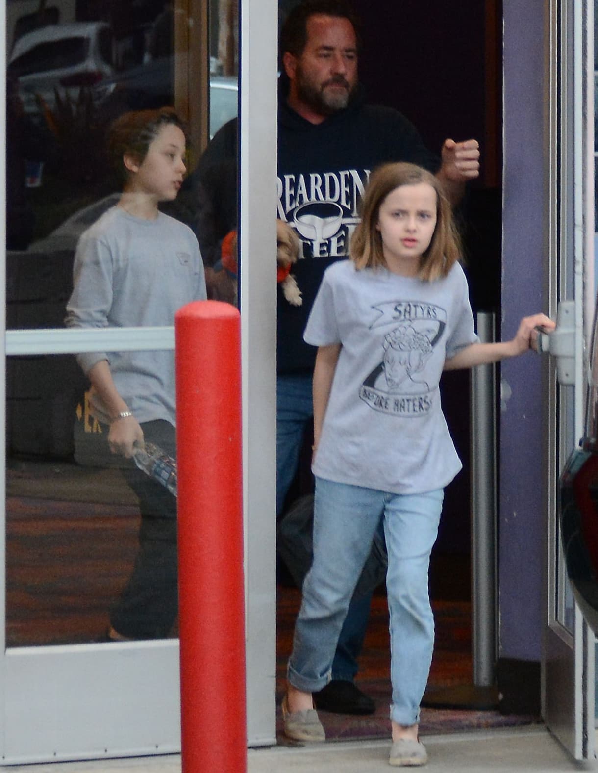 Desde su divorcio en octubre 2019, los dos actores han dividido la custodia de sus hijos menores.