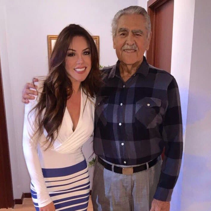 Admira mucho a Don Eric del Castillo, es un ejemplo para ella.