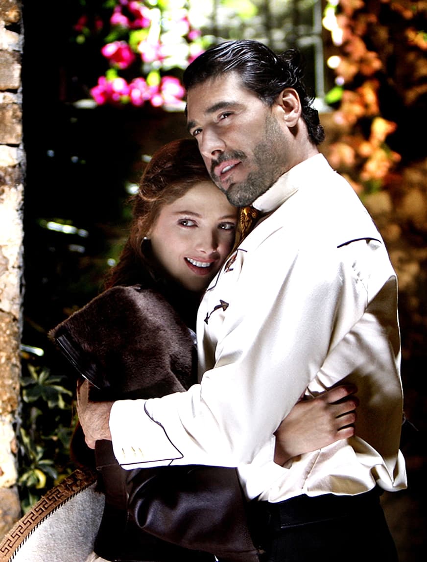 Su
<b>vida amorosa</b> también ha sido un completo secreto, por lo cual se ha especulado sobre sus parejas.