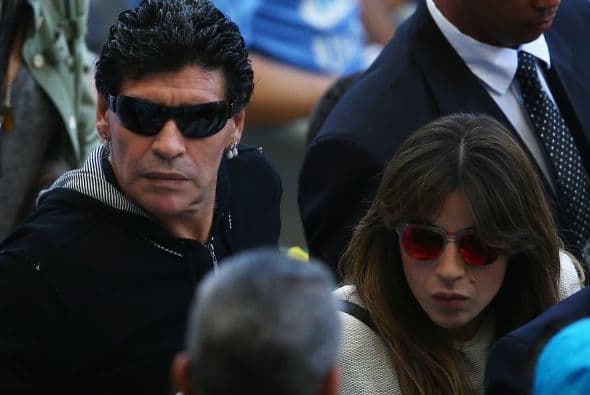 En el 2006 fue acusado de romperle un vaso en la cabeza a una mujer tras una discusión con su hija Gianina.