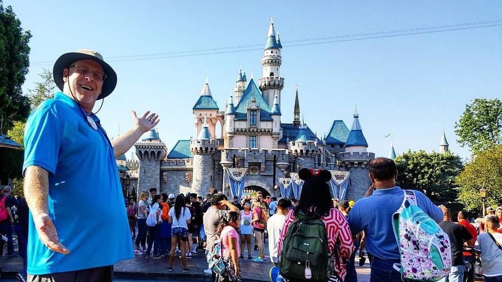 Jeff Reitz en el castillo de Disneyland.