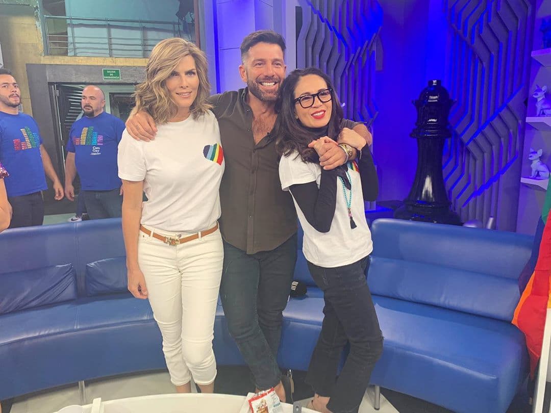 El pasado 5 de junio, Yolanda Andrade y Montserrat Oliver 
<b><a href="https://www.univision.com/famosos/no-hay-que-decir-es-pecado-yolanda-andrade-y-montserrat-oliver-salen-del-closet-tras-20-anos-de-represion-fotos">salieron oficialmente del clóset</a></b> en su programa Montse & Joe para celebrar la diversidad sexual.