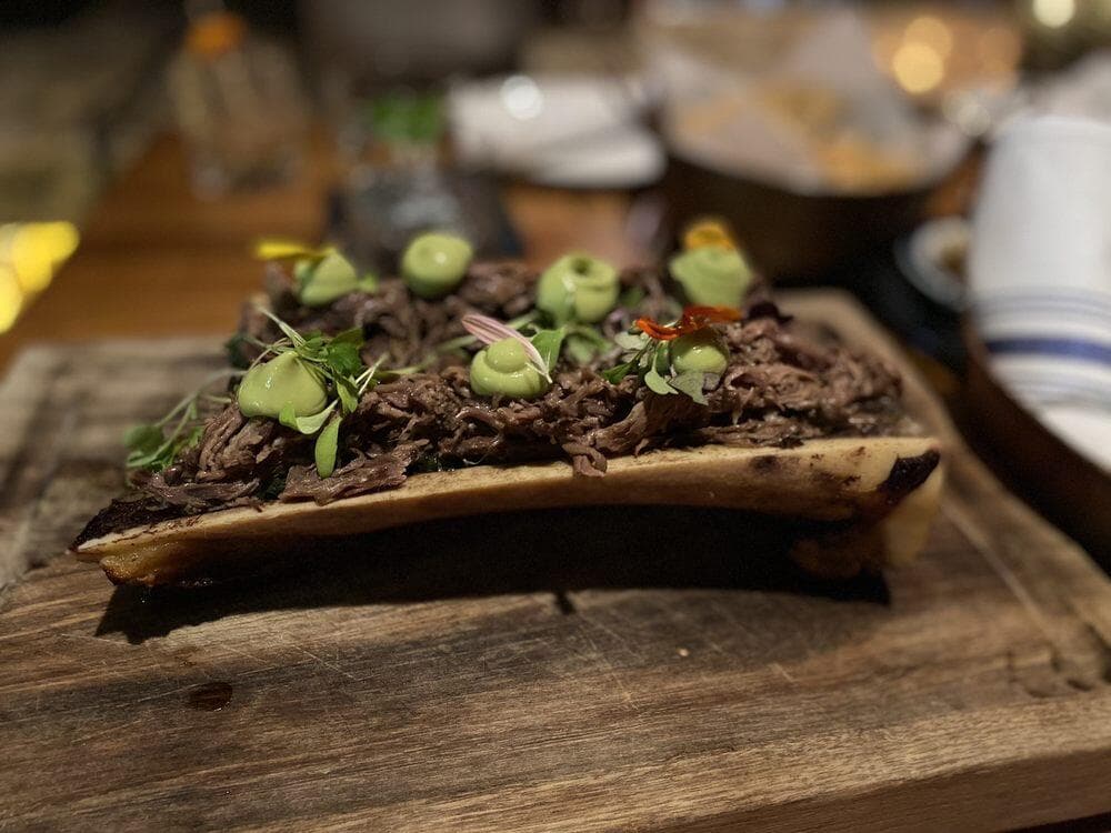 <b>Salgan a degustar de los sabores de Atlanta</b>. Con una buena comida es muy difícil que quedes mal. En este fin de semana habrá muchos restaurantes y establecimientos 
<b><a href="https://discoveratlanta.com/events/seasonal/mothers-day/">que ofrecerán especiales</a></b> en honor a mamá. ¿Qué te parece si la llevas -por ejemplo- a probar lo mejor de la cocina 
<b><a href="https://www.univision.com/local/atlanta-wuvg/lugares-mejor-comida-mexicana-del-area-de-atlanta-en-2023-fotos">mexicana</a></b> y luego terminan degustando uno de los 
<b><a href="https://www.univision.com/local/atlanta-wuvg/lugares-mejores-helados-metro-atlanta-fotos">mejores helados</a></b> de la ciudad?