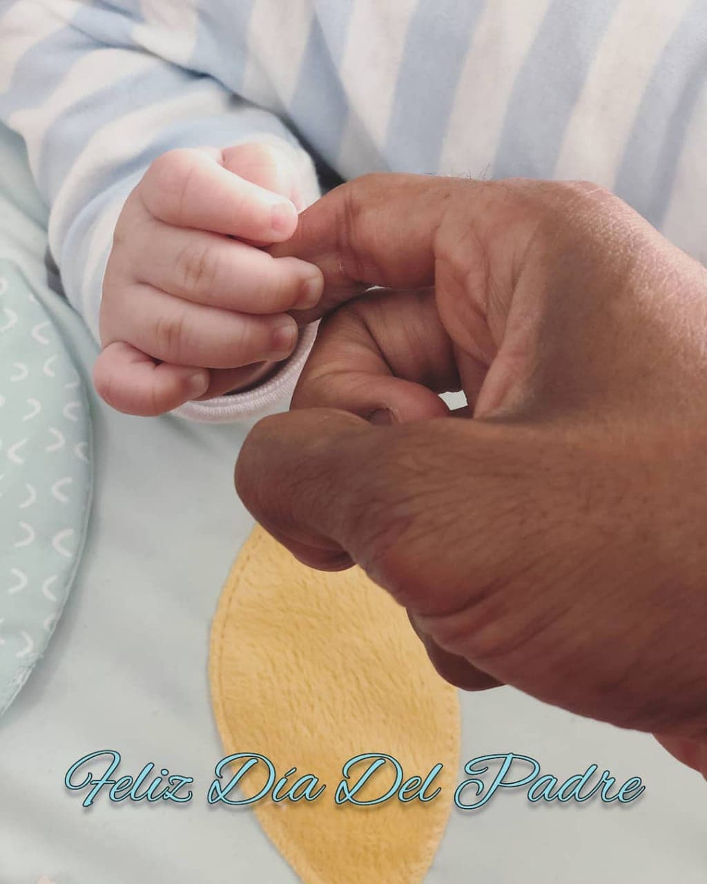 Aunque siempre ha manejado su vida privada de manera hermética, este domingo el intérprete colgó esta imagen junto a la cual, además de felicitar al público por el Día del Padre, también reveló que su hijo lleva el nombre de Valentino.