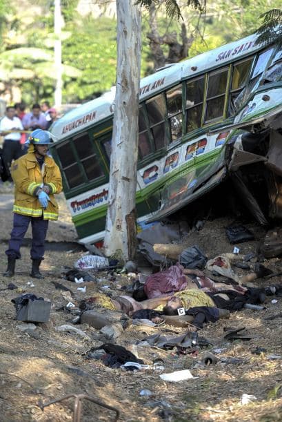 Al iniciar la sesión plenaria, los diputados recordaron y lamentaron la irresponsabilidad de los choferes de autobuses en estas tragedias que conllevan la pérdida de vidas humanas.