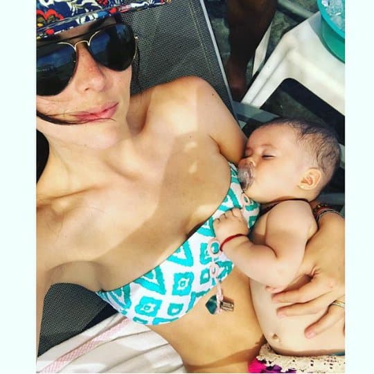 <b><a href="http://www.univision.com/temas/zuria-vega">Zuria</a></b> presumió una escultural figura a tan sólo 5 meses de haber traido a su hija al mundo, pero también demostró que ella es el amor de su vida y que aprovecha cada momento para tenerla entre sus brazos. ¿No crees que es realmente adorable?