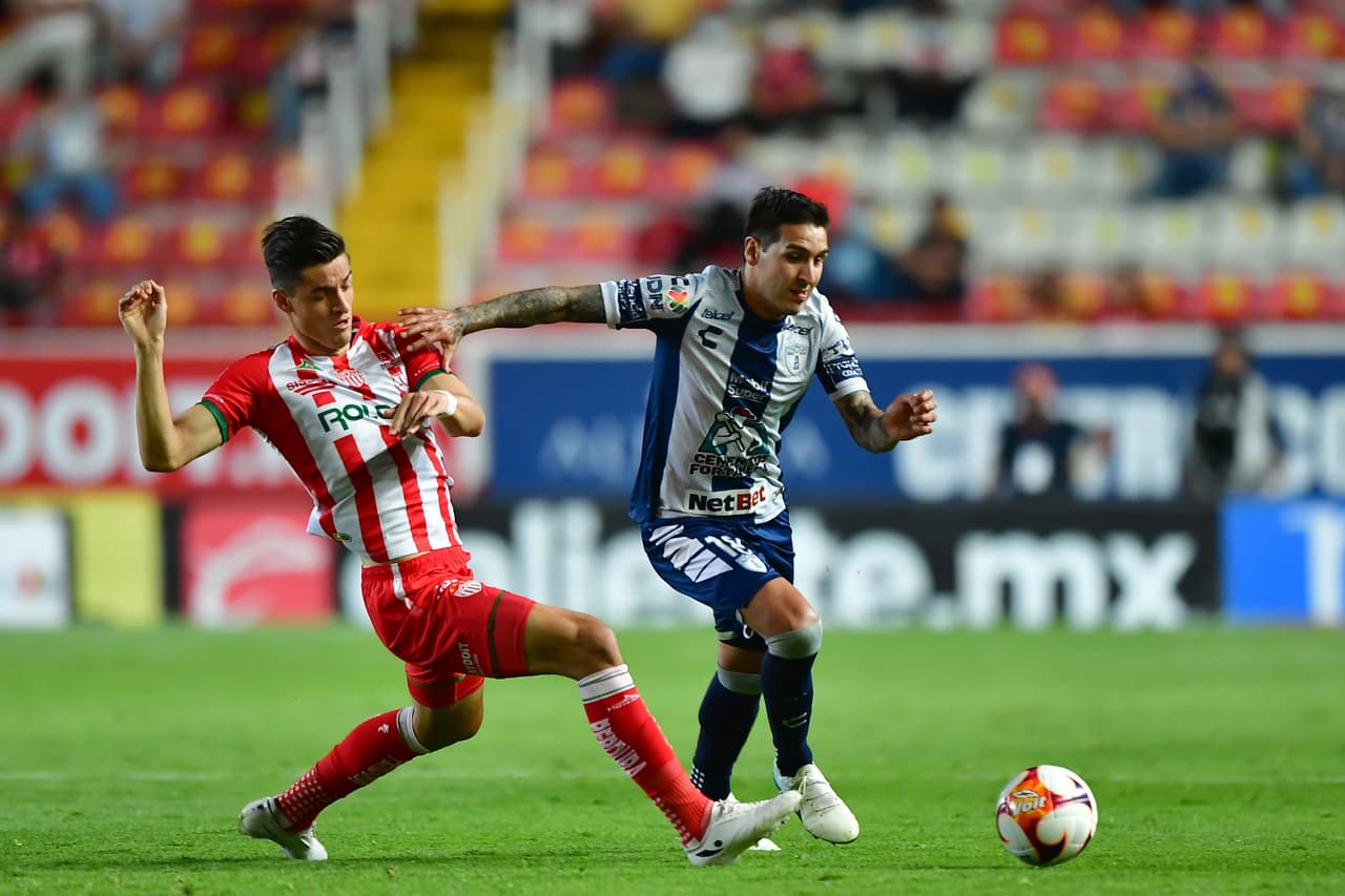 Con todo y que Luis Malagón tuvo una estupenda noche en el arco de Necaxa, Pachuca logra anotarle dos veces para empatar 2-2 en Aguascalientes. Pachuca continúa en el fondo de la tabla con cuatro unidades y Necaxa llega a la a la quinceava posición con siete puntos.