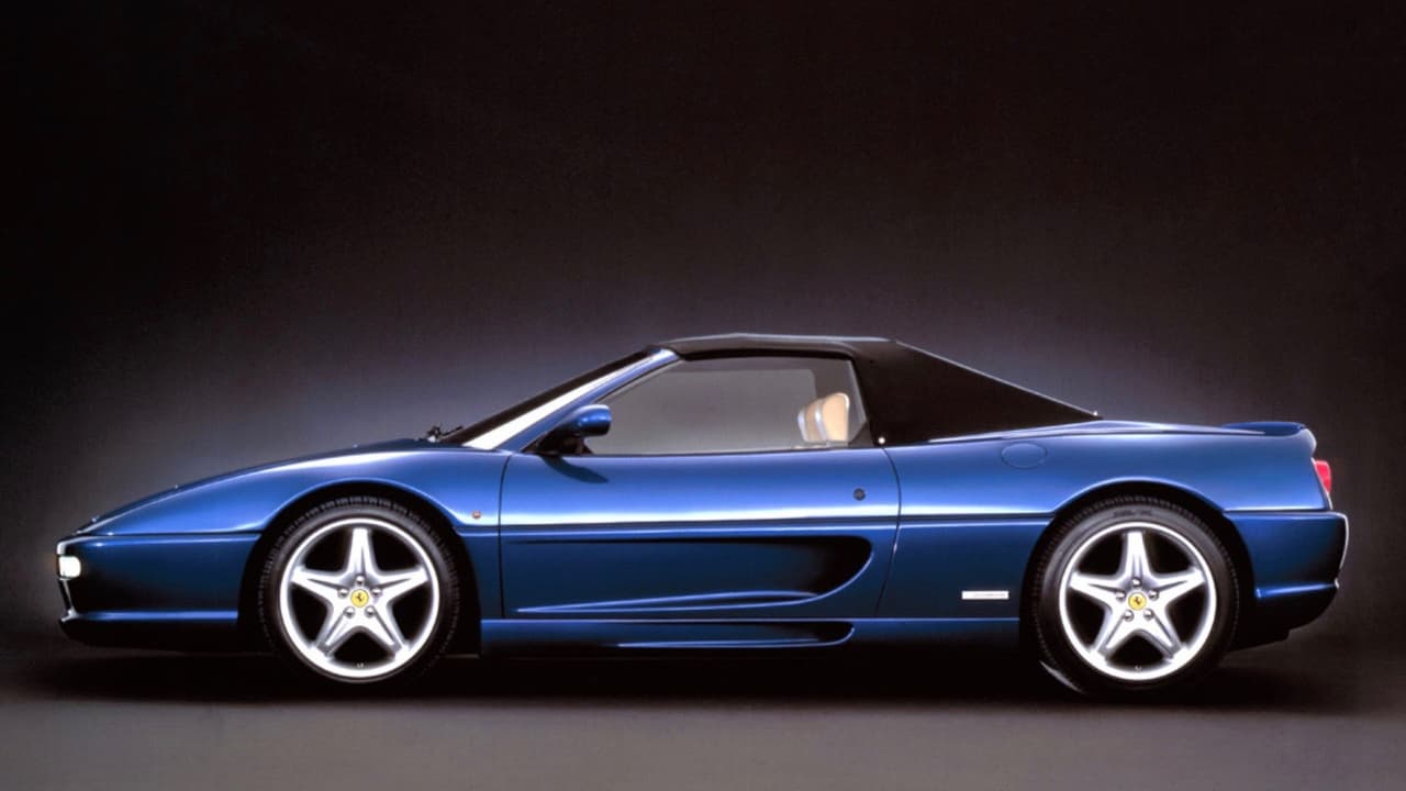 El Ferrari F355 Spider cuenta con líneas que aún son de diseño moderno conservan proporciones clásicas elegantes y algo modestas. Este ha sido uno de los secretos de su
<b> juventud eterna</b>.