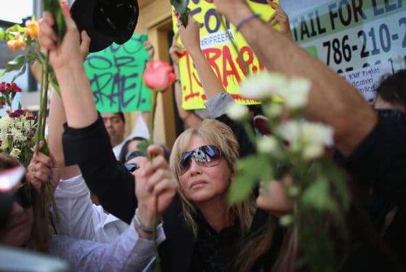 Jorge Mercado, el agente de policía que disparó con la pistola eléctrica, fue suspendido por tres días de su empleo con derecho a sueldo, según la prensa.