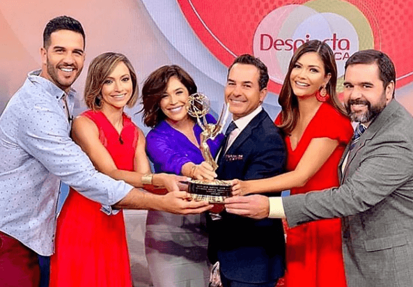 Despierta América estuvo de fiesta esta semana por diversos acontecimientos: el recibimiento del segundo Emmy para Despierta América en el estudio, el festejo del Día de las Madres y el cumpleaños de Karla. Deseamos que la conductora pase sus 43 años rodeada de la gente que la ama y que siga cosechando éxitos como hasta hoy lo ha hecho.
<br>
