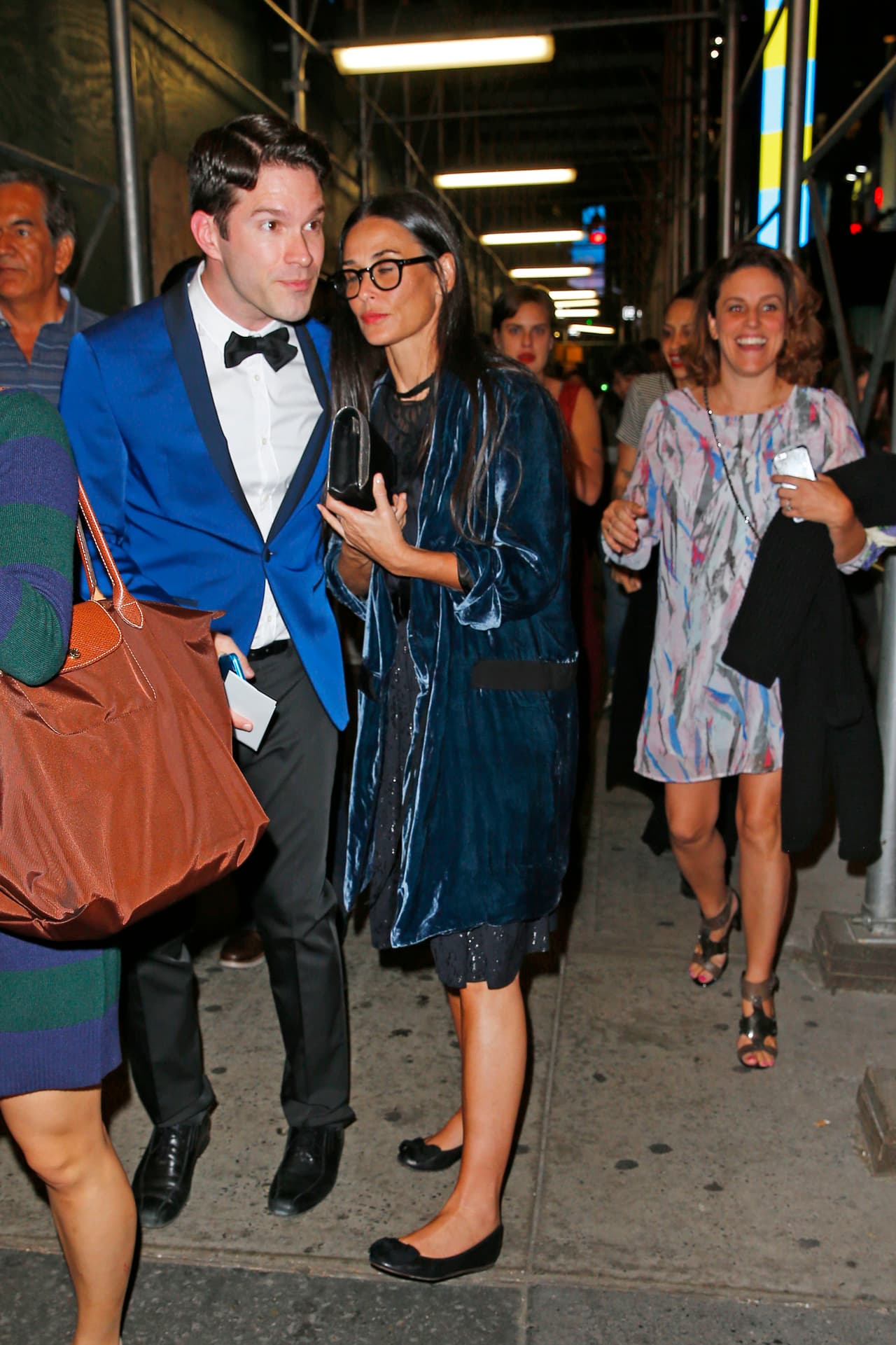 Atrás alcanzamos a ver a su hermanita Tallulah.