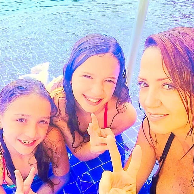 Estas dos criaturas definitivamente sacaron mucho de su guapa mamá.