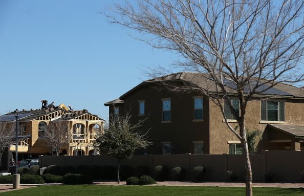 La ciudad cuenta con una población de 242,090 personas y un ingreso promedio de $87,566.
<br>