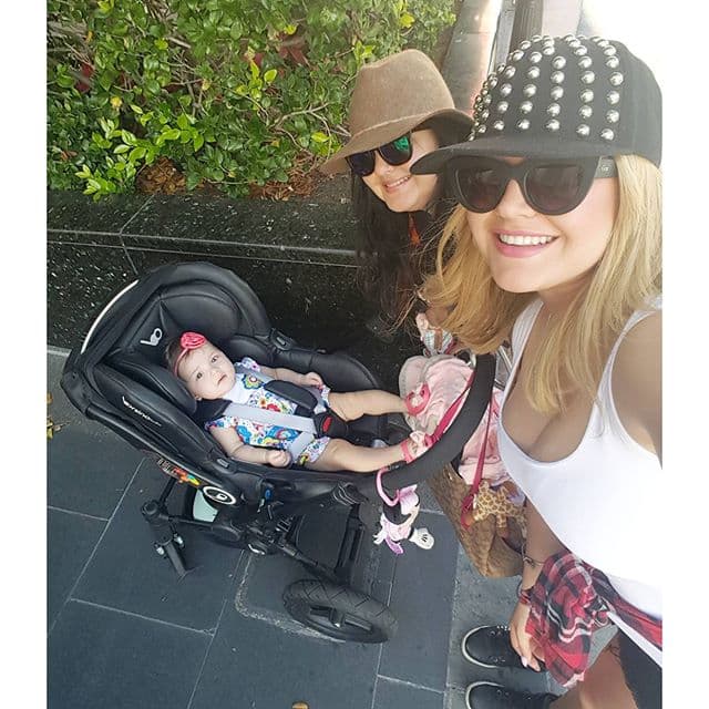 La hermosa Kamilia nació un 27 de agosto del 2015 pa las 12:15 PM. La pequeña pesó unas 8 libras con 4 onzas y midió 21 pulgadas. Gred nos ha mantenido informados de todos los procesos de su crecimiento. La princesa ya tiene 8 meses y está hermosa.