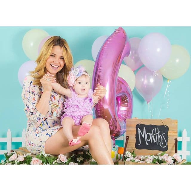 La hermosa Kamilia nació un 27 de agosto del 2015 pa las 12:15 PM. La pequeña pesó unas 8 libras con 4 onzas y midió 21 pulgadas. Gred nos ha mantenido informados de todos los procesos de su crecimiento. La princesa ya tiene 8 meses y está hermosa.