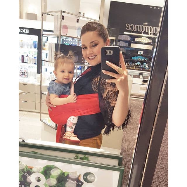 La hermosa Kamilia nació un 27 de agosto del 2015 pa las 12:15 PM. La pequeña pesó unas 8 libras con 4 onzas y midió 21 pulgadas. Gred nos ha mantenido informados de todos los procesos de su crecimiento. La princesa ya tiene 8 meses y está hermosa.