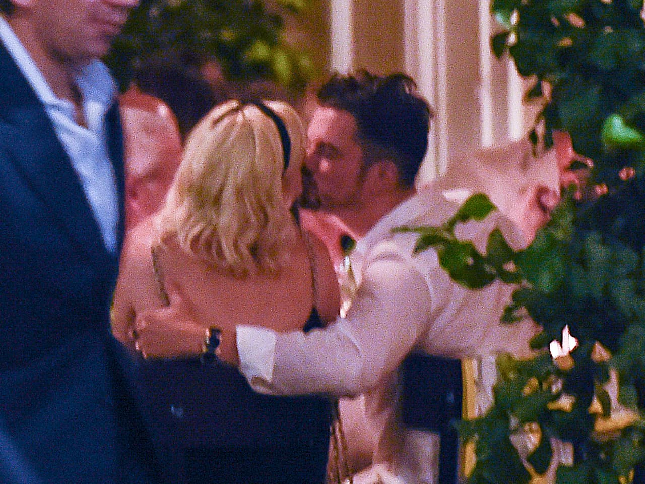 La pareja lució muy enamorada la noche anterior en una cena de preboda, donde no dejaron de demostrarse amor. La reunión se llevó a cabo en el restaurante Pierluigui's en Roma.
<br>