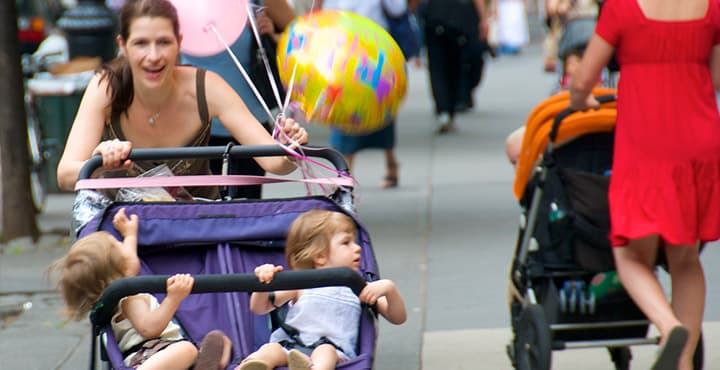 Que no cunda el pánico: la vida social de una madre aún puede existir