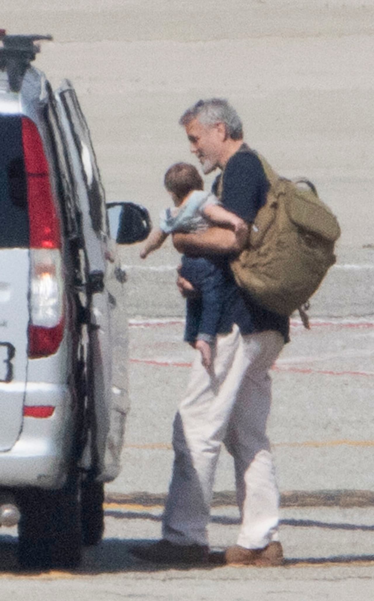 El peluquero de la abogada especializada en derechos humanos así lo confirmó a la revista
<b><a href="https://us.hellomagazine.com/celebrities/2018043048251/george-clooney-amal-royal-wedding/">Hello!</a>. </b>¿Estarán listos para presentar públicamente a sus hijos?