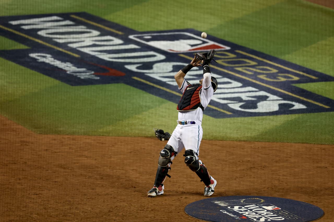 Texas Rangers se impusieron 5 carreras a cero en el quinto juego de la Serie Mundial, para conquistar su primer título de Grandes Ligas frente a los Arizona Diamondbacks.