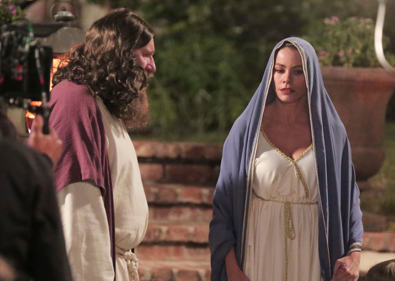 Los famosos salen a pedir el "trick or treat" disfrazados de las figuras religiosas.